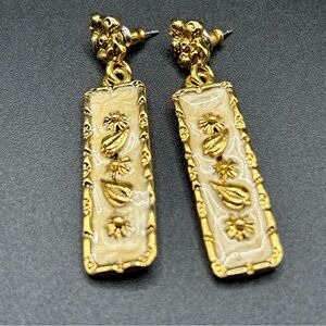 Vintage Gold and Cream enamel leaf Floral Earrings stud